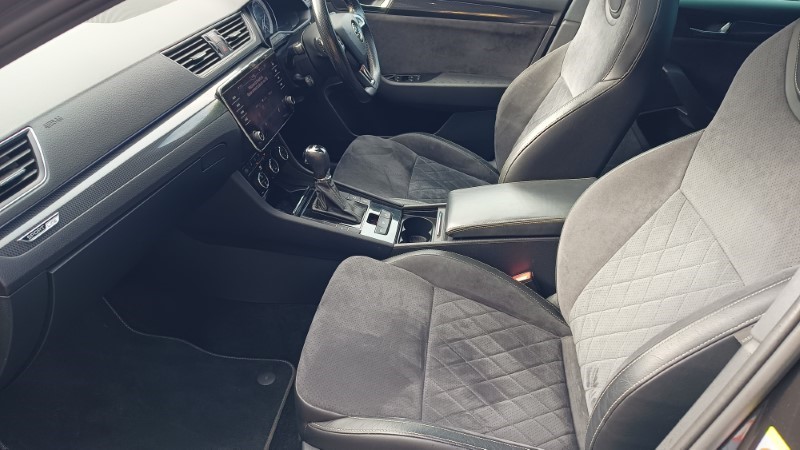 Skoda Superb Sportline Dsg (2)